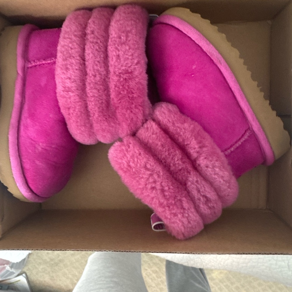 UGG T Fluff Mini Quilted Boots - Kids Size 6 (Hot Pink, Water Resistant)